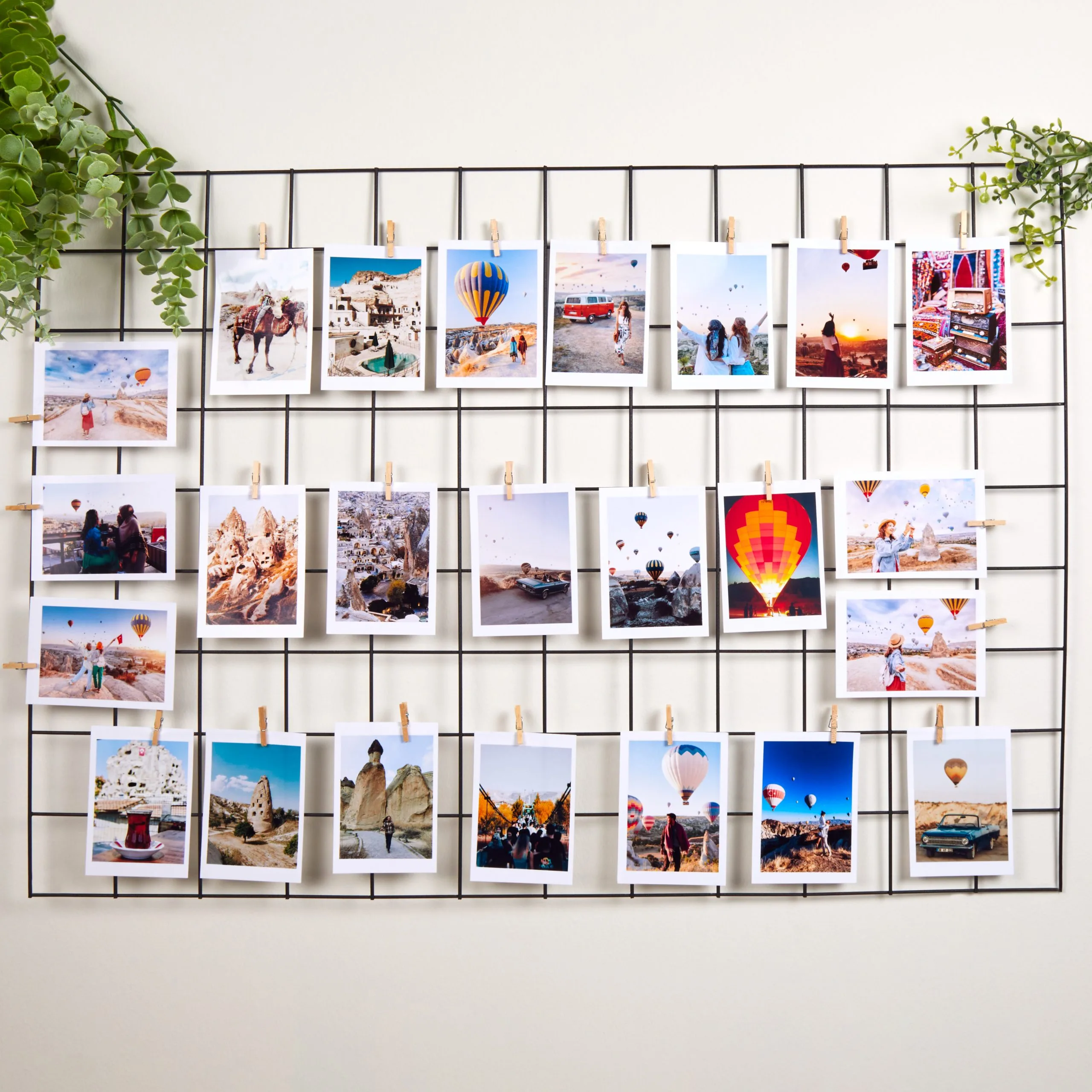 Metal Anı Çerçevesi 50x70cm 24 Fotokartlı - Mandallı Duvar Dekor 2 fotokart çerçevesi mandallı sistem görünüm