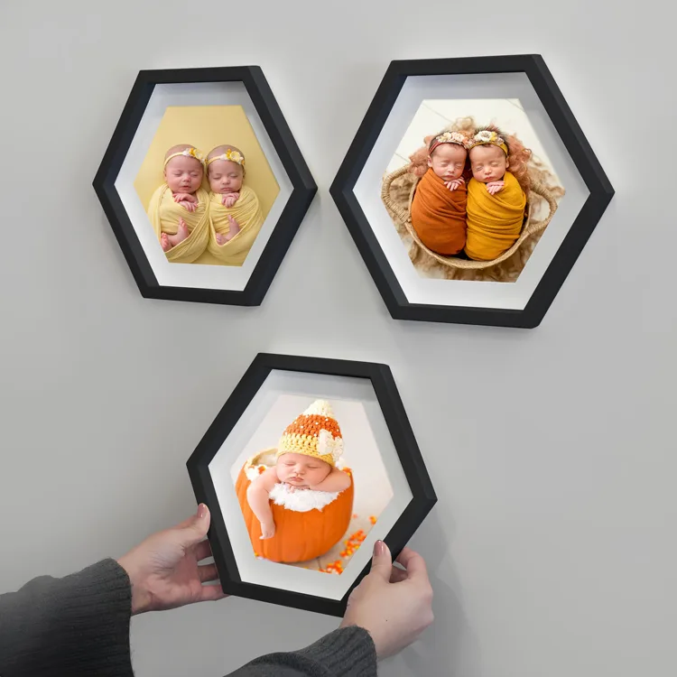 Yapışkanlı Sök Tak Paspartulu Altıgen Çerçeve - 3'lü Standart Boy